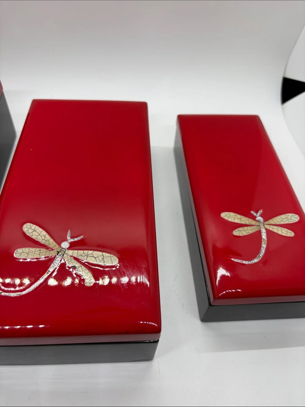 Dragonfly VTG Black Red Nesting Boxes 3